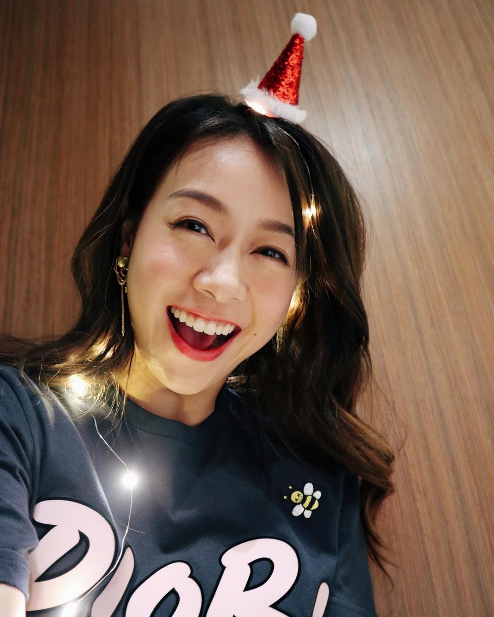 黃心穎接受訪問時自爆已與前公司約滿，現時自己係自由身