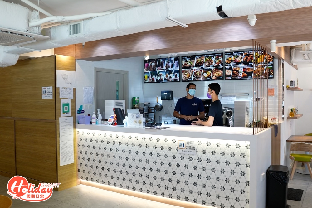 餐廳主打新加坡和馬來西亞菜式，當中的爆漿咖椰多士和喇沙都是他們的馳名菜式！