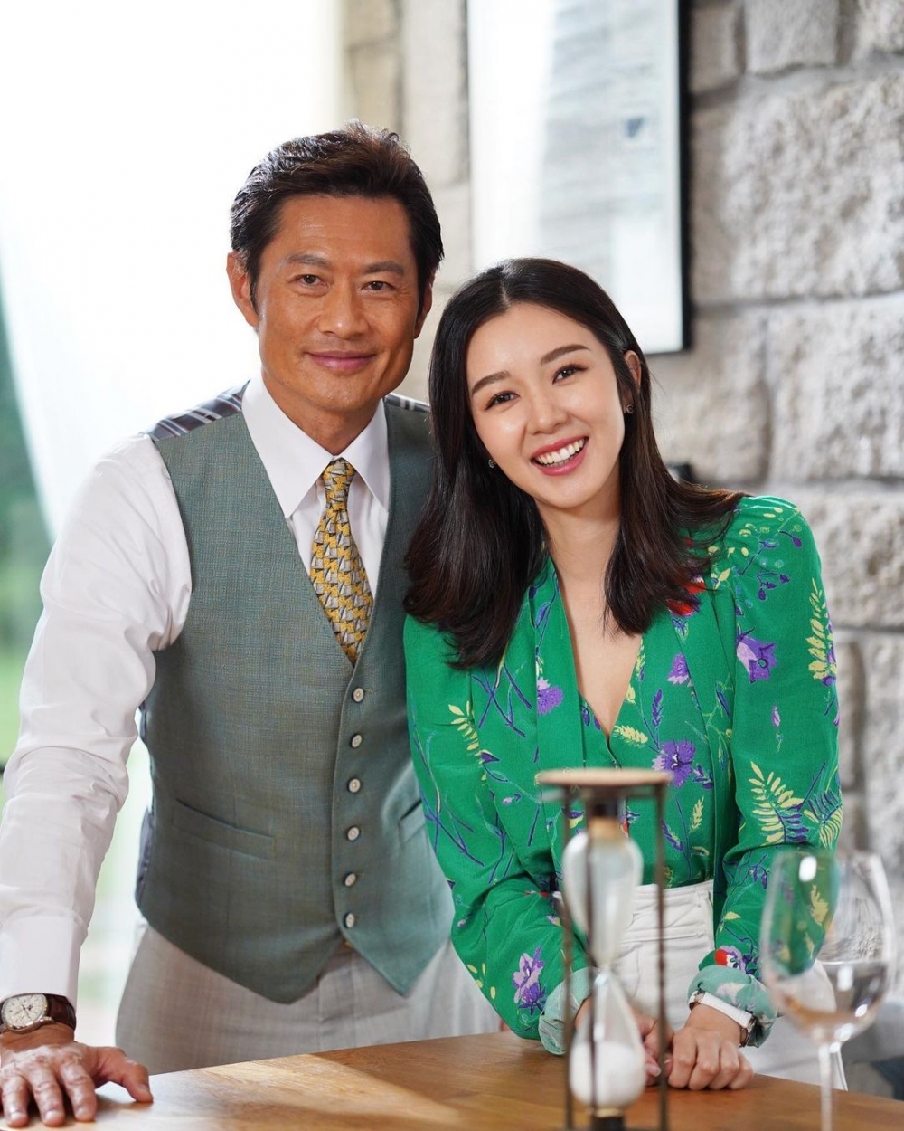 早前麥明詩參演網絡劇《逐流時代》與導演戚其義以及黃德斌合作,曾引起話題。