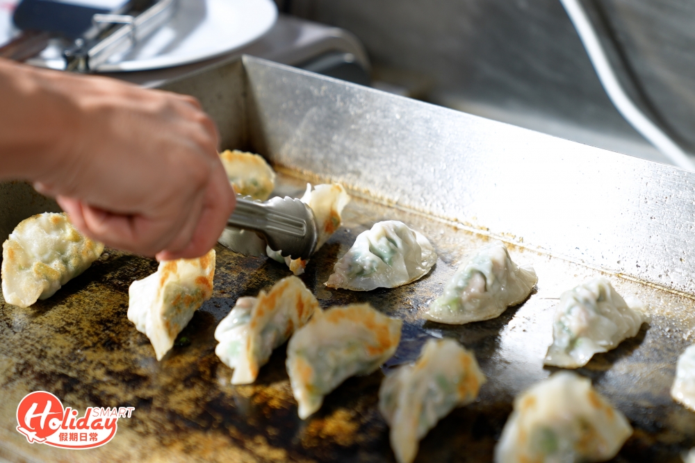 每份餃子下單後即叫即煮，大約8至10分鐘已經上枱，而放題限時40分鐘落單點餃子，每位顧客可享有60分鐘用餐時間，時間可謂非常充足，所以不用擔心出餐時間導致用餐時間不足。