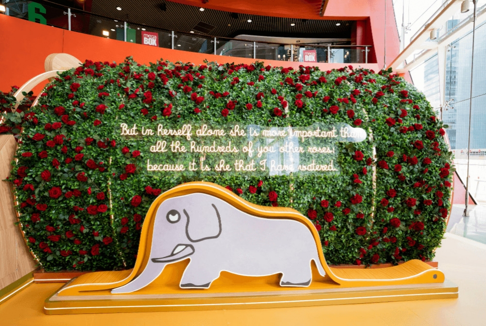 浪漫玫瑰打卡牆。