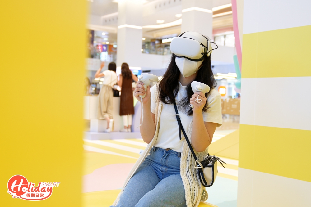 來到金黃色的香蕉沙灘,可以帶上VR在元宇宙,觀賞甜品展和做任務