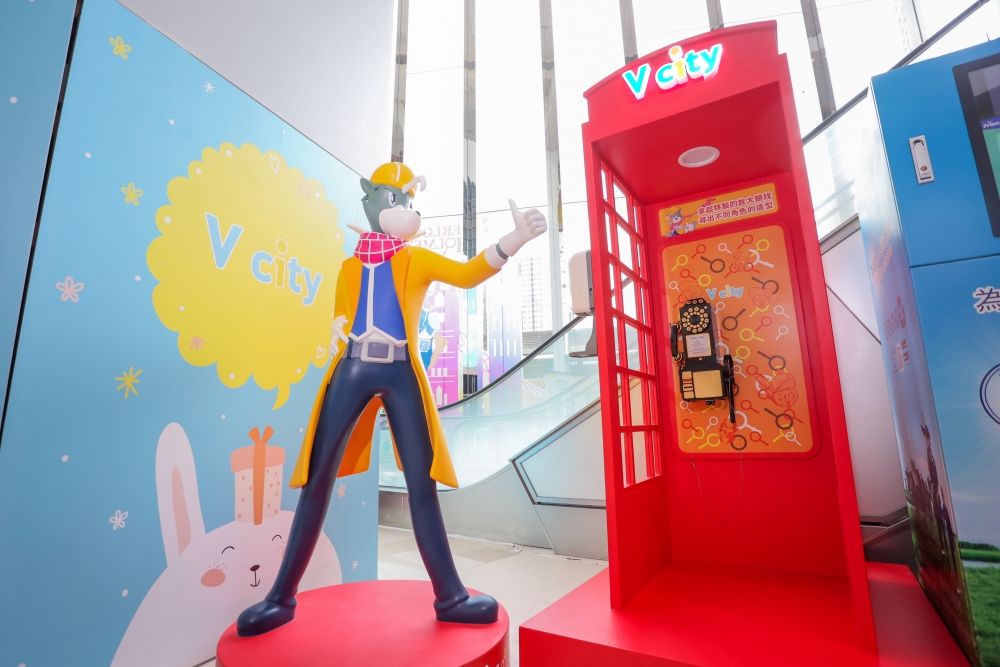 V city x 大偵探福爾摩斯科學挑戰站：隱形電話亭。