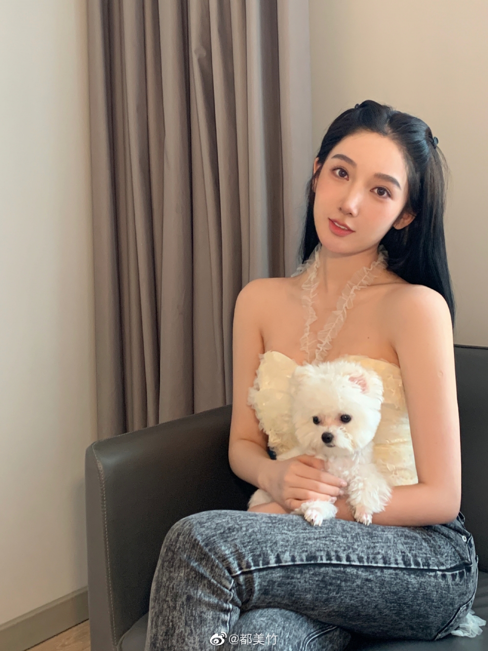 都美竹現時已經開始新生活,仲似乎想投身娛樂圈?!