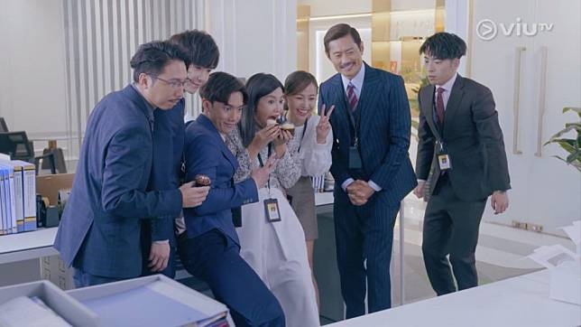 上司卻指樓主應該點都攞咗散水餅先,就算自己唔食都可以叫其他同事幫手食咗佢。