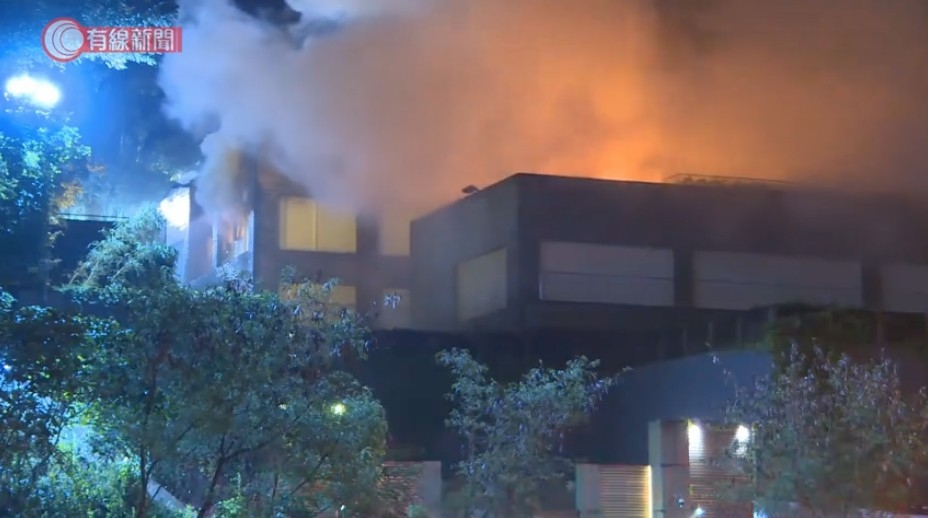 雖然火警無人受傷，但屋內唔少擺設恐怕都會受到損壞。