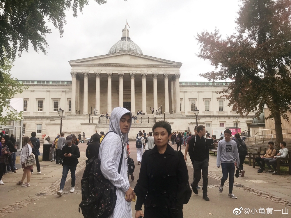 黃一山又指細仔考獲二等A榮譽學士學位，並稱：「差一點就一等榮譽了」