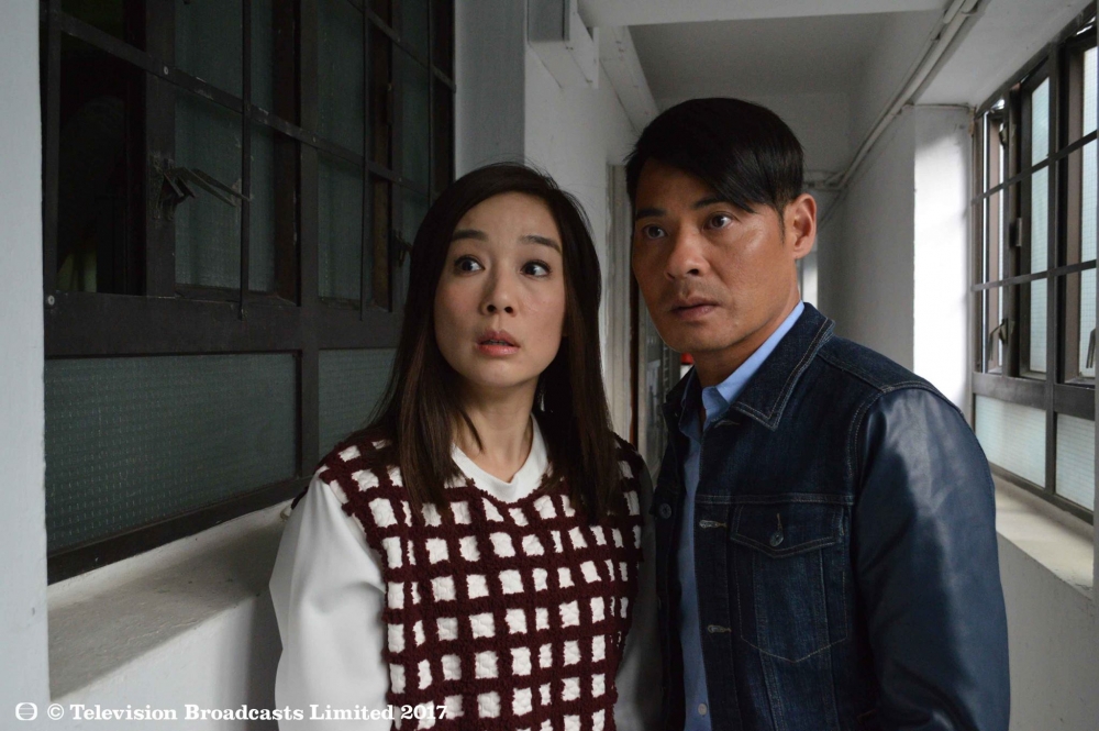 家人輪流接送事主上學放學。