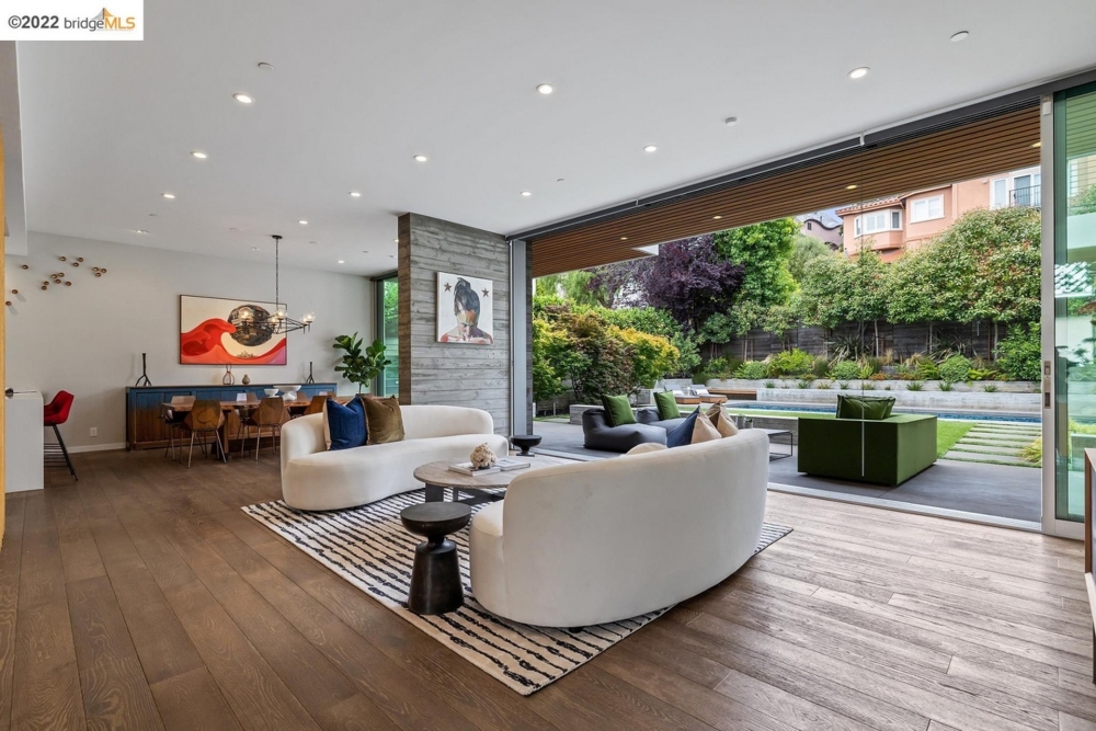 客廳連接飯廳同花園