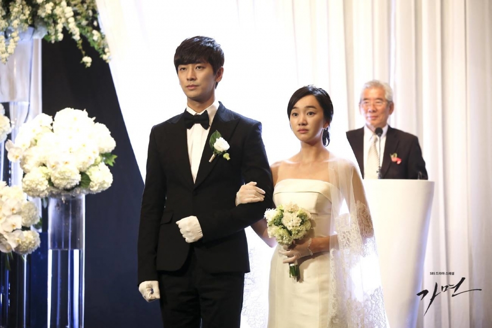 曾有內地阿姨指內地女生可以用積蓄到香港讀一年碩士，然後留港工作、物色結婚對象。