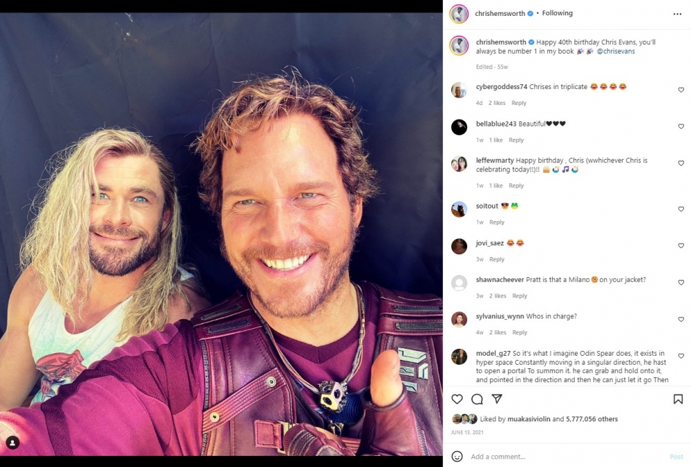 Chris Hemsworth曾在Chris Evans四十歲生日時，在IG送上祝福，並tag埋壽星，不過照片卻故意放上自己與另一位 荷里活Chris「星爵」Chris Pratt~