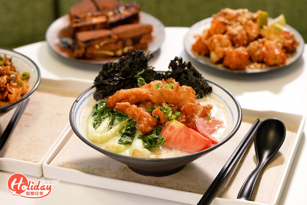 麵控亦可一嚐炸魚片米粉湯，魚湯也是每日新鮮熬製。