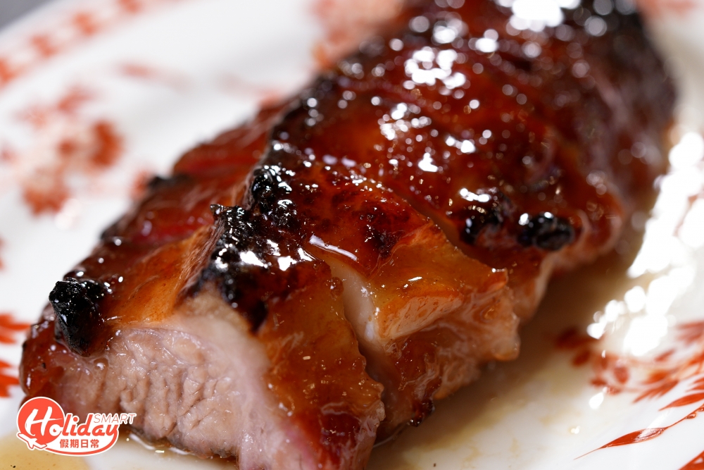 燒每面被蜜糖包裏得實在，全靠火候慢慢地燒至腍甜，出爐熱辣辣色水靚。