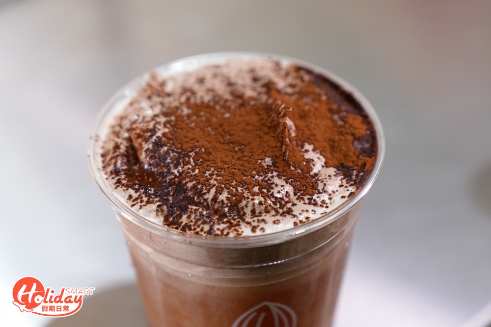 口感出奇地creamy,幼滑得如雪糕般,朱古力味相當濃郁!