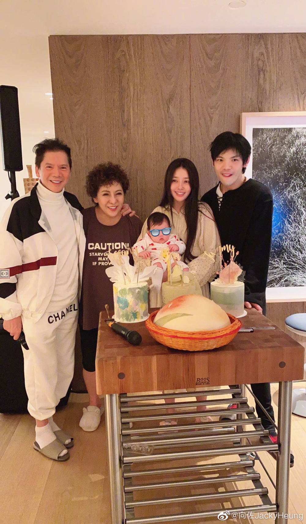 向佐與台灣女星郭碧婷結婚後育有一女,早前更宣佈懷二胎