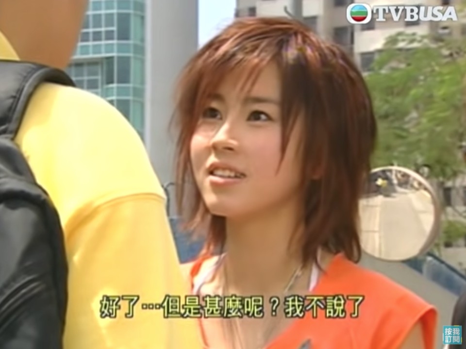 劇中傅穎係單眼皮而且留短頭髮