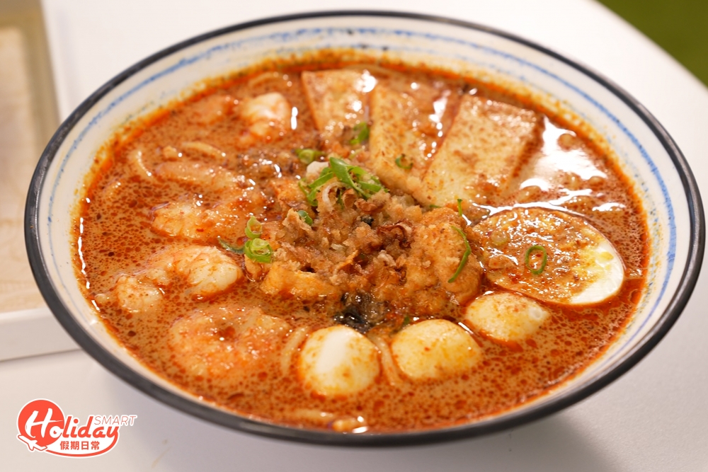 經熬製後湯底漂出陣陣濃香，而且比坊間更濃郁！