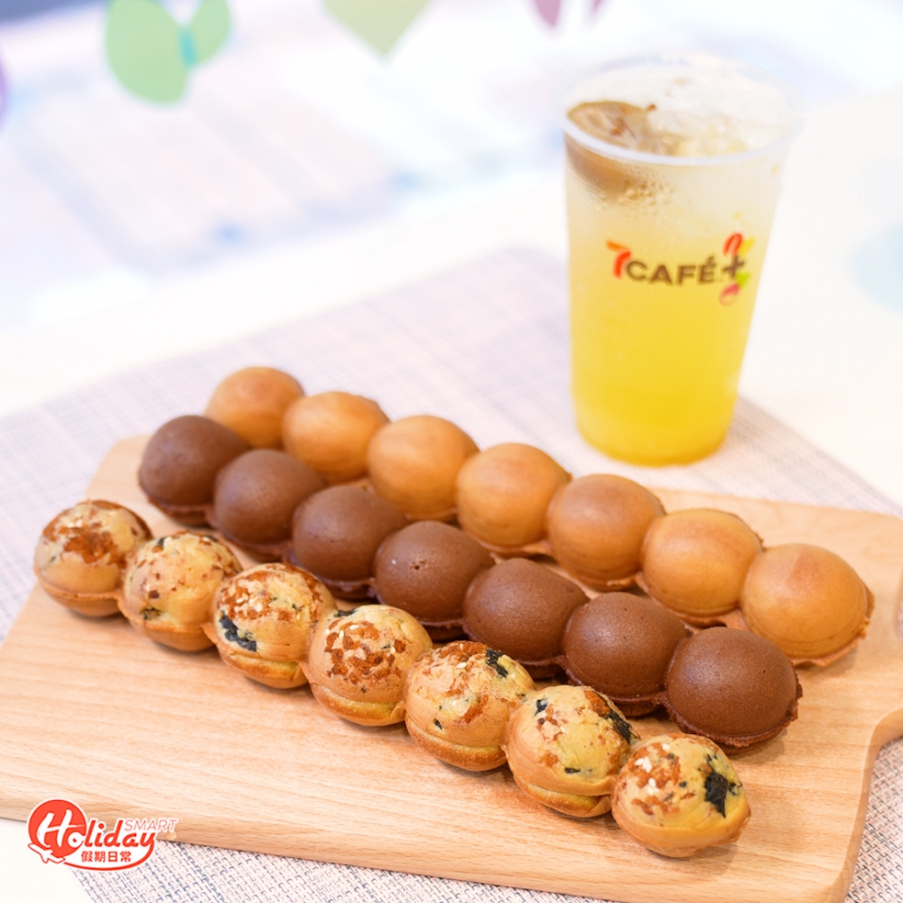 串串雞蛋仔每枝新鮮熱烘，海苔肉鬆味鹹甜適中；而朱古力奶醬味有多層醬料口感，香濃朱古力味，加上奶醬也甜而不膩。