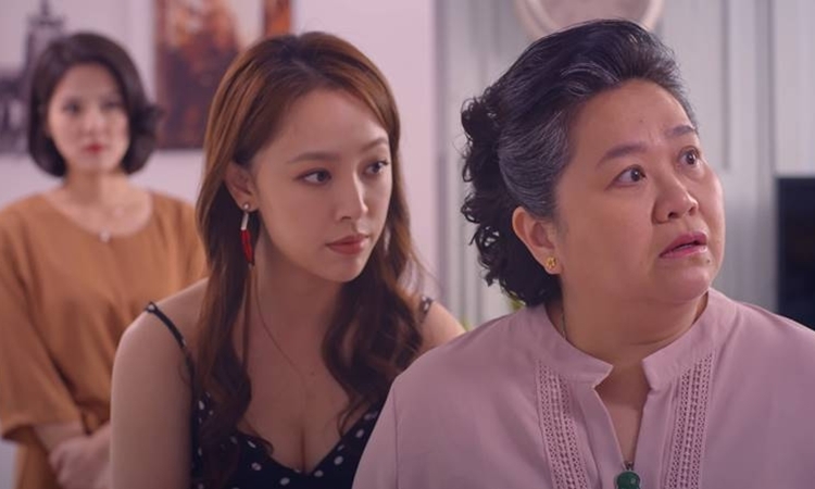 阿婆竟理直氣壯咁話：「我都係畀完錢就走，咁鬼麻煩，你要我排我咪排囉！」