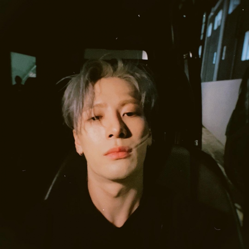 王嘉爾（Jackson）所屬韓國男團GOT7未與經理人公司成功續約，佢主要喺內地發展。