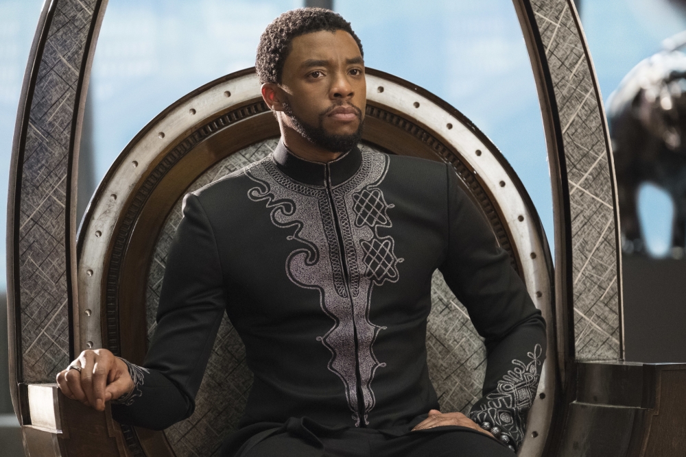 《黑豹2:瓦干達萬歲》致敬已故Chadwick Boseman飾演的「黑豹」帝查拉國王(T'Challa)的畫面超催淚!