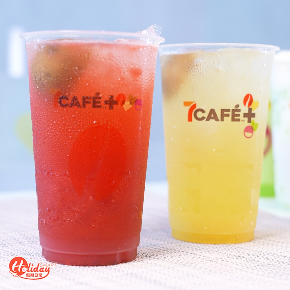 士多啤梨及菠蘿搖咸青檸2款特飲，味道鹹酸清爽，果味也非常突岀，消暑又解渴