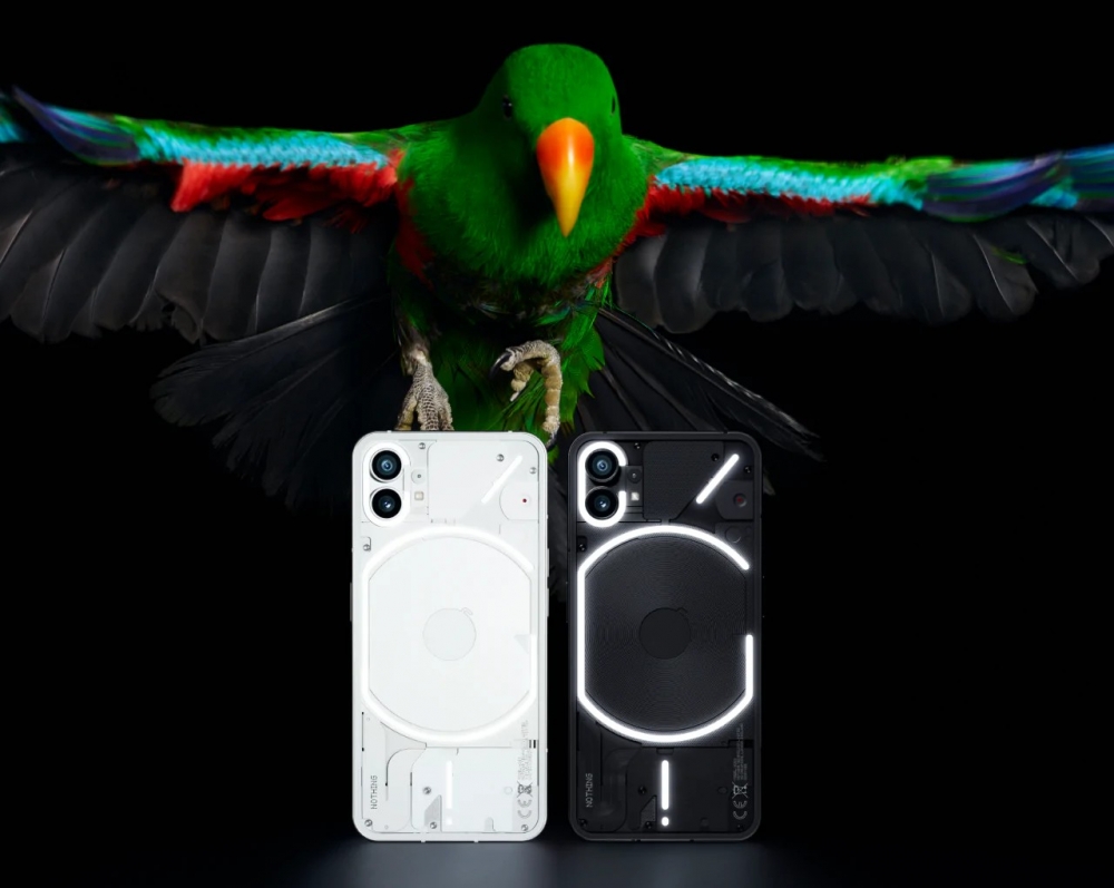 Nothing Phone(1)一共推出黑白兩種顔色~