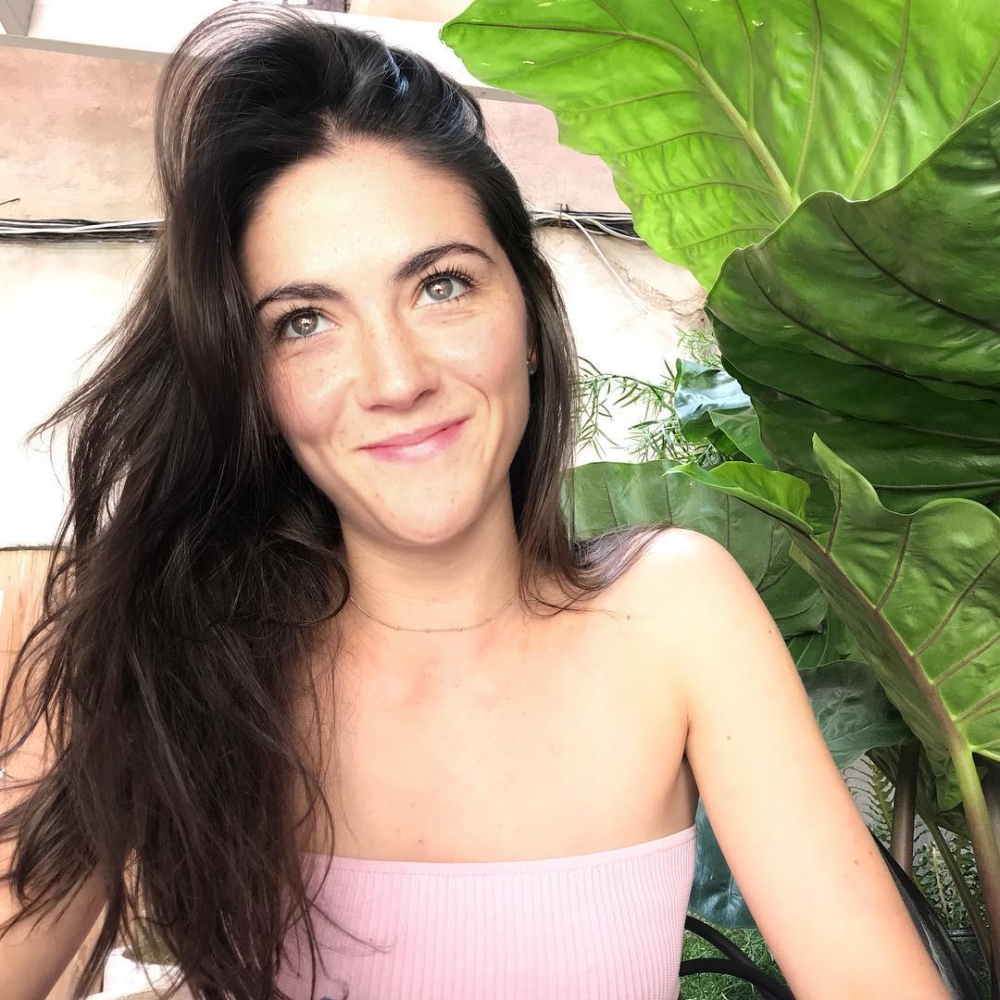 25歲的Isabelle外貌沒有太大變化,脫去稚嫩,多了一份成熟魅力!