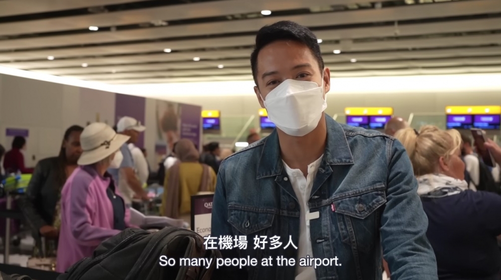 陳智燊表示佢已經提早喺網上辦理check in，但機場人龍超長
