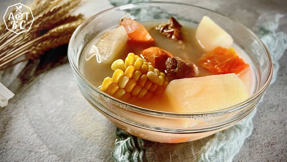 夏天湯水推介:沙葛花生眉豆豬骨湯