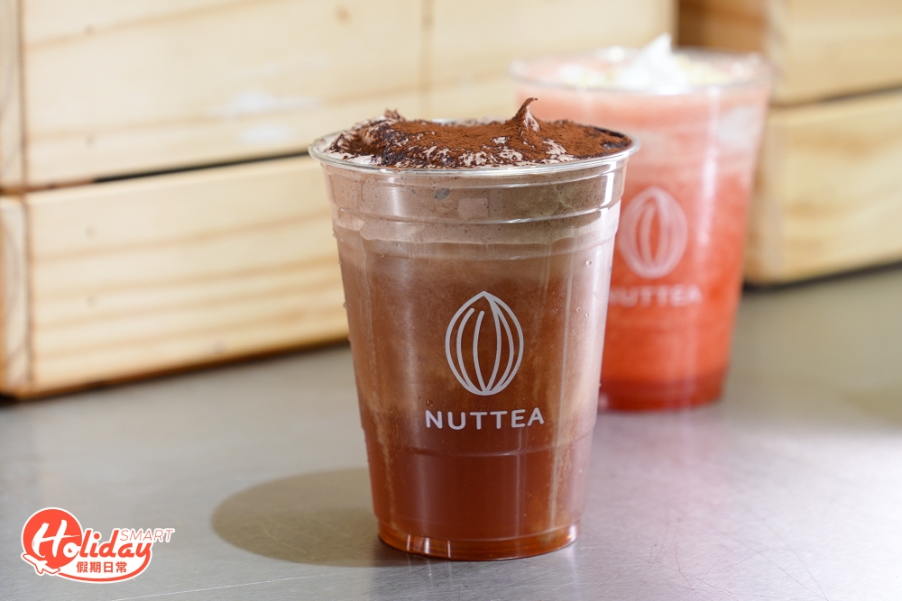 講到最受歡迎的飲品,香甜濃郁的朱古力堅果厚奶蓋最深受客人歡迎!