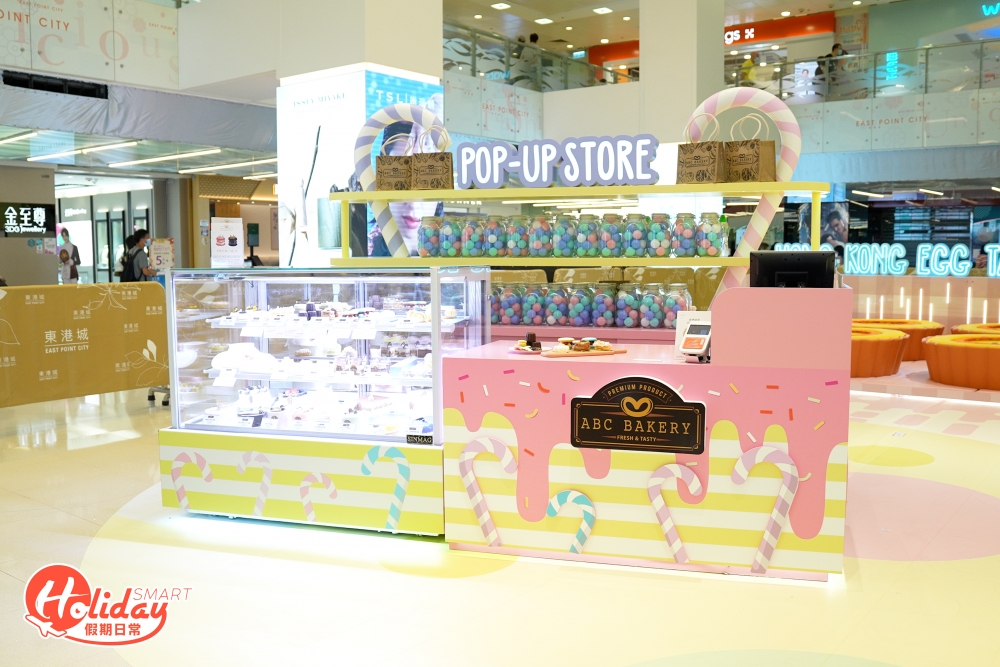 除了打卡甜品裝置外 ,還有真甜品店,有各樣的精緻蛋糕!