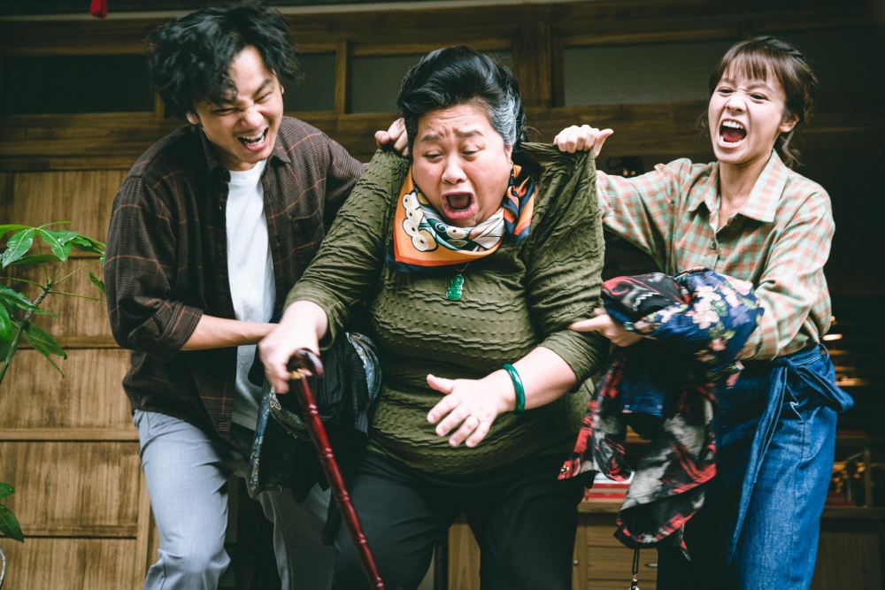 一句反問即令兩邊收聲，帖主表示自己講完之後全場都望住佢，阿婆同排佢後面嗰兩個人都即刻離場