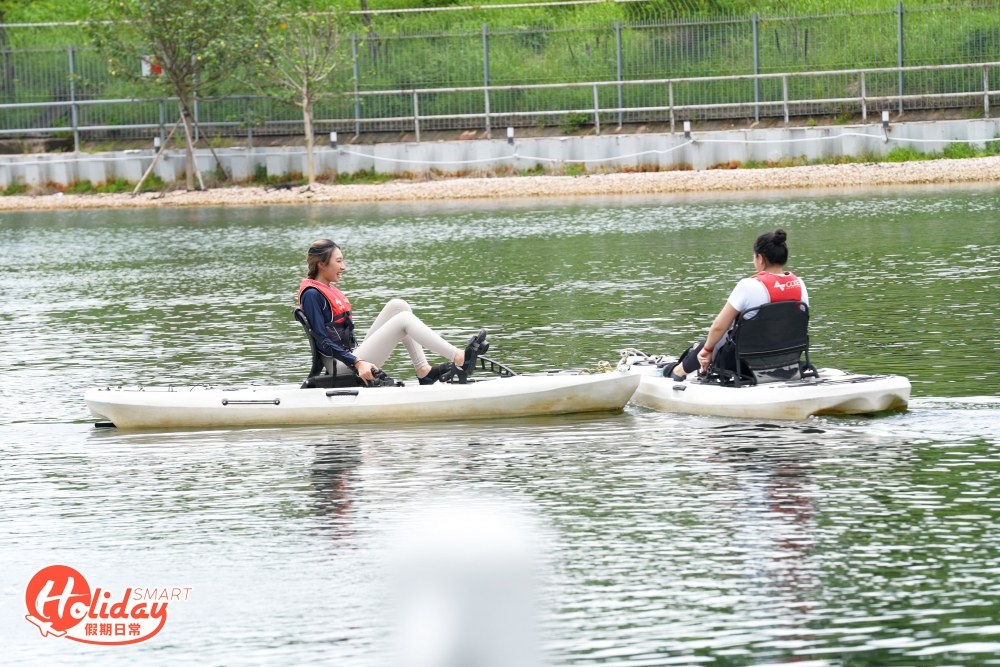 想刺激少少則可以選擇踏浪艇，可以360度遊覽白鷺湖，欣賞周圍的景色輕鬆一下，只要是3歲或以上及身高達1米的小童都可玩腳踏船或踏浪艇。