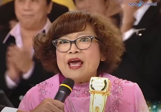 肥姐嘅響亮笑聲、招牌髮型等係佢嘅標誌