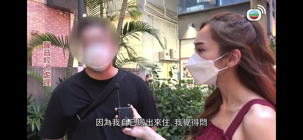 解釋自己係因為獨居,所以特別容易覺得悶