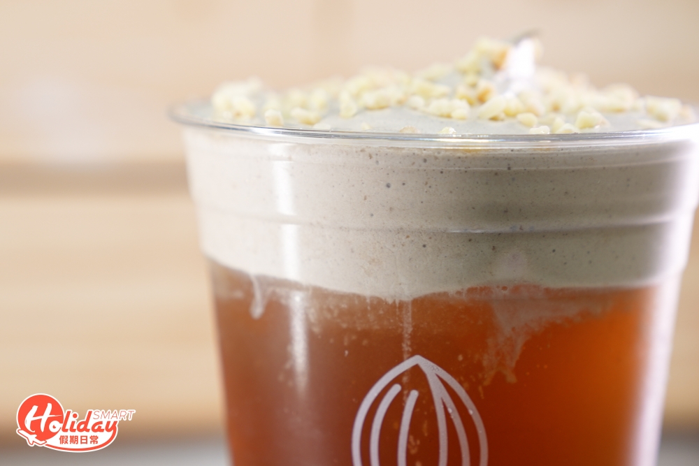 對比起坊間帶有濃烈芝士味的奶蓋,感覺更為輕盈,飲用完亦沒有膩滯之感。