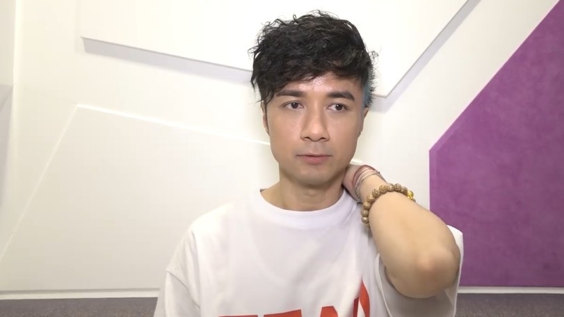 其後古巨基喺FB拍片報平安,指自己只係頸部肌肉拉傷!