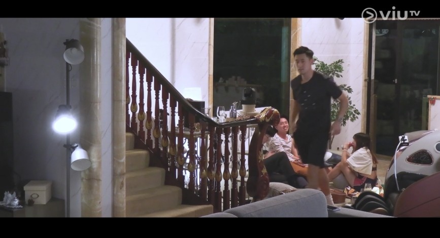 Kylie曾插嘴要求轉歌，事後Henry突然怒氣沖沖咁離開，場面尷尬