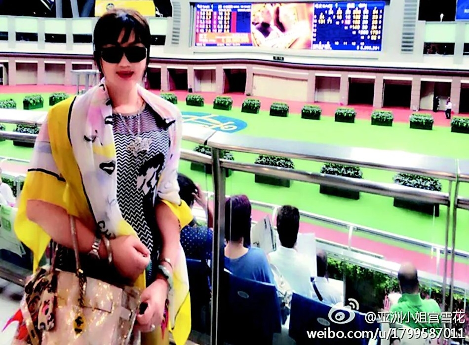 後邊嘅欄杆P到曲埋！