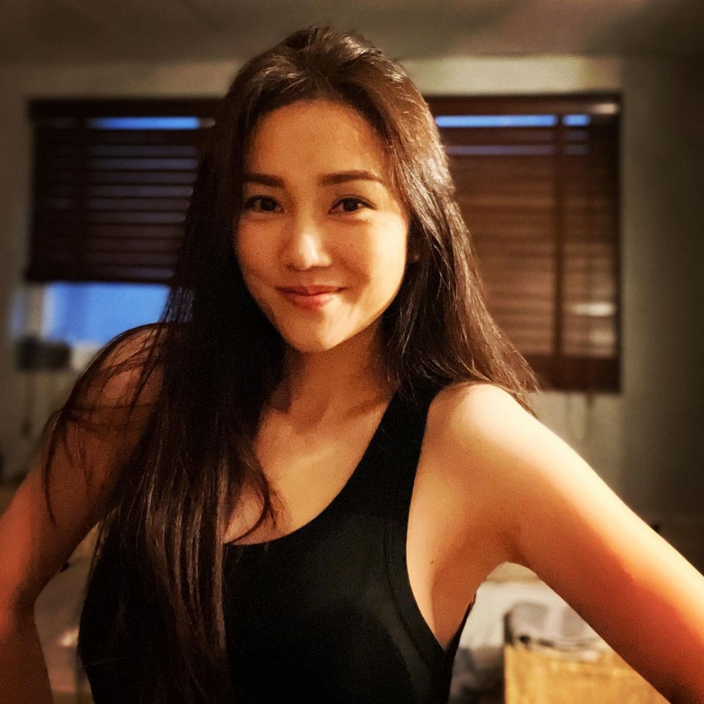 謝安琪上載出席金像獎嘅後台照，但被網民再次發現P咗圖？