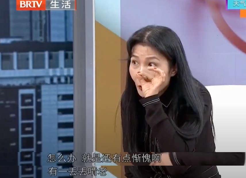 陳女士表示唔夠錢用嘅時候,就會攞父母嘅退休金用