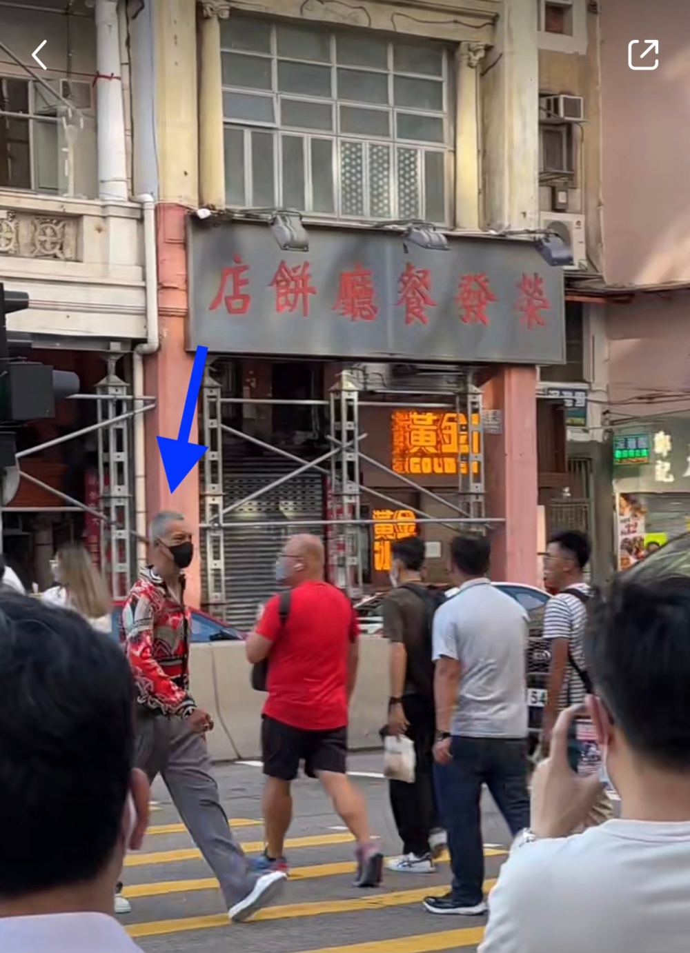《爆裂點》於香港取景,最近唔少網民都喺深水埗街頭見到劇組拍攝,有人將William嘅路透照放上「小紅書」等地方分享
