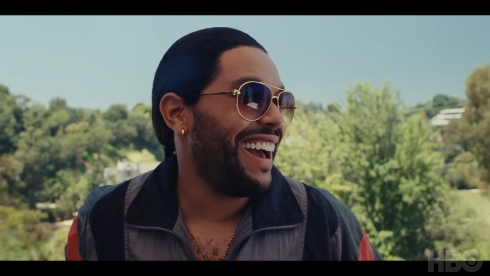 The Weeknd飾演擁有雙重身份的男人，既是夜店老闆又是秘密邪教的領袖。