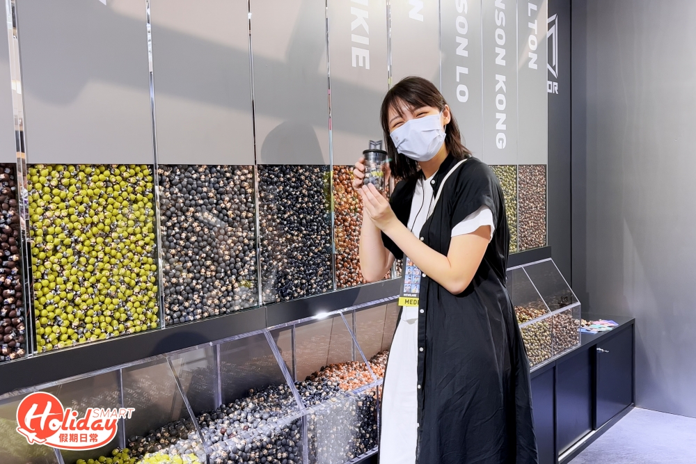 今次獨家發售的BABY MIRROR迷你粒粒樽賣相可愛爆登，FANS可以親手揀選喜愛的BABY MIRROR成員公仔。