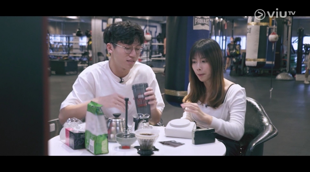 飲完咖啡後雀仔就離開去見Henry