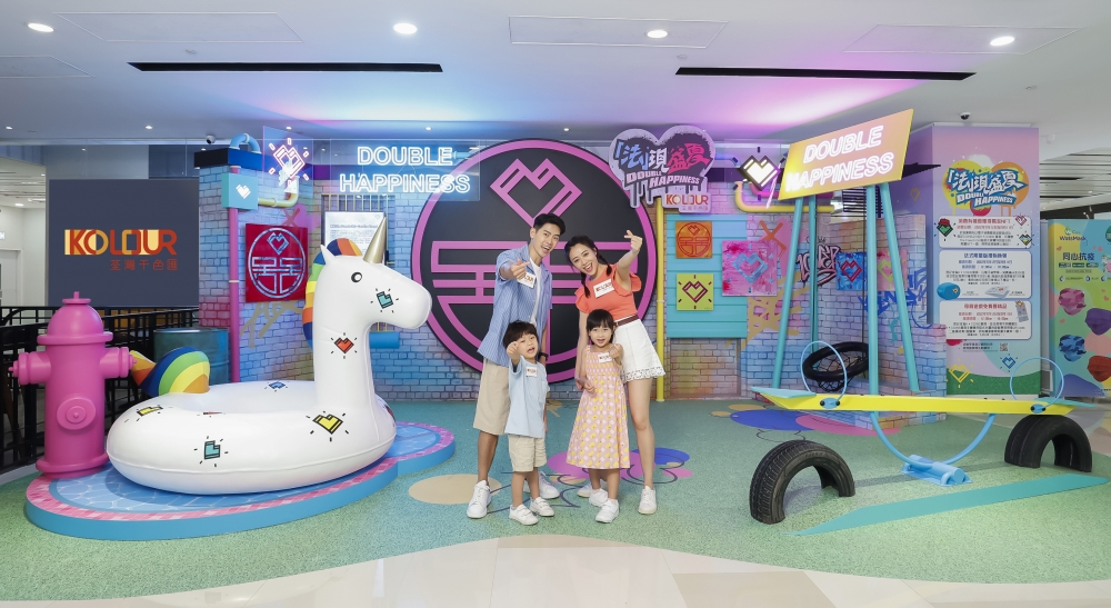 為配合The French Girl嘅著名街頭塗鴉畫風，商場亦將現場打造成法式夏日遊樂園，並設置多處打卡位，俾大家影相留念！