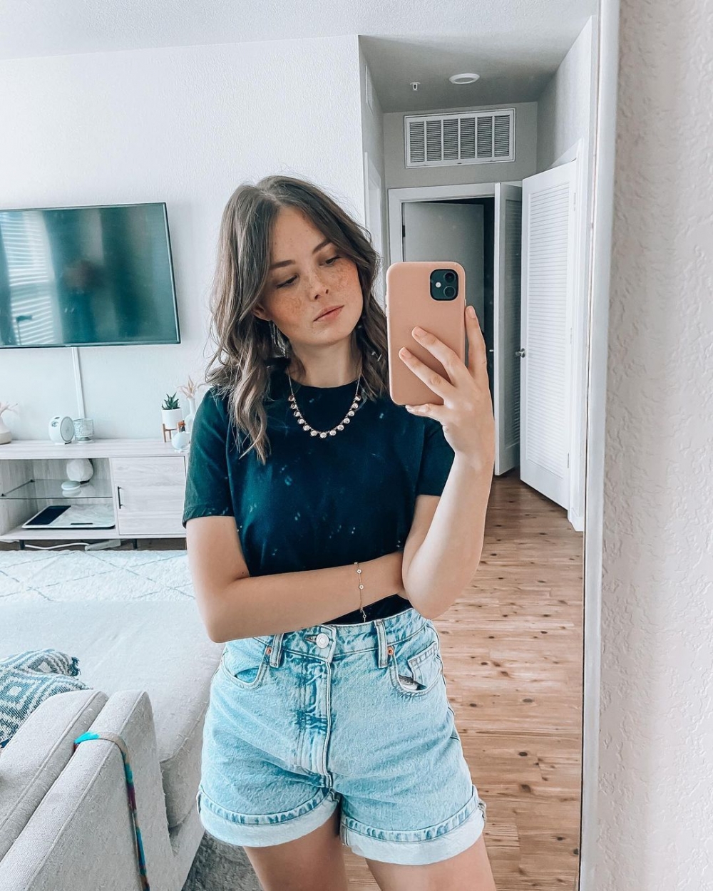 Lexi Larson 是一名網紅，超愛拍片分享生活。