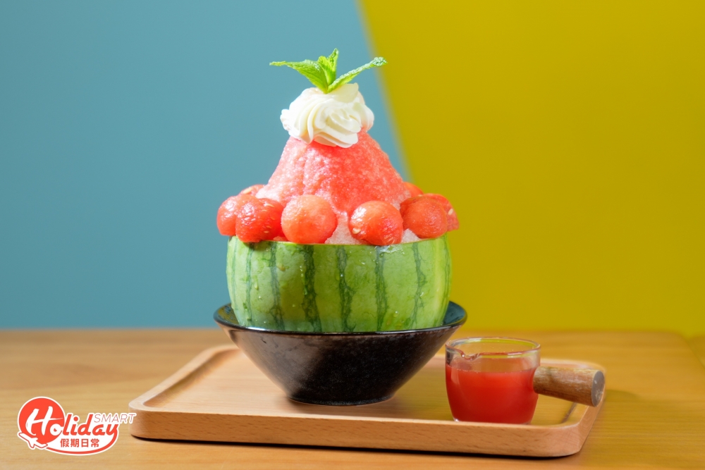 小店不定時會推出期間限定口味，今期新推出兩款口味，分別是菠蘿椰子和西瓜荔枝，單看賣相已經充滿夏日感覺，其中西瓜冰更是用上原個迷你西瓜盛裝，配上新鮮荔枝肉和啫喱做餡，一入口凍冰冰簡直是透心涼。