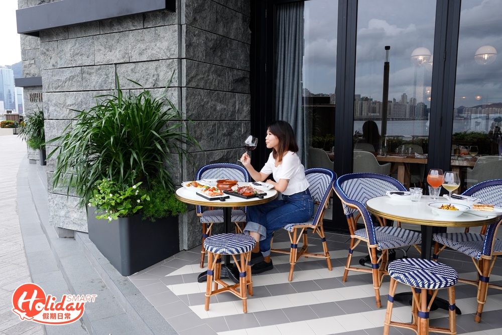 香港瑰麗酒店新登場的意大利餐廳BluHouse,設有半露天、室內及吧枱座位。